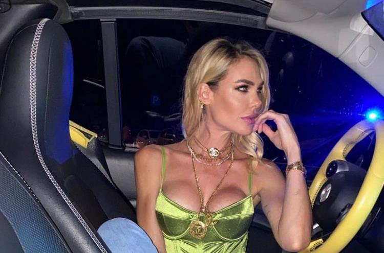 Ilary Blasi, due degli uomini affiancati alla conduttrice smentiscono ogni gossip preview