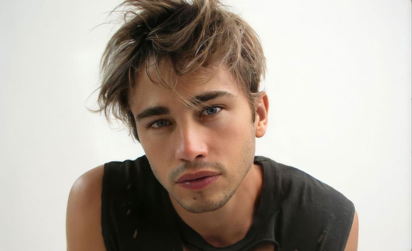 Riccardo Marcuzzo paparazzato con un’ex protagonista de La Pupa e il Secchione: la foto del bacio preview