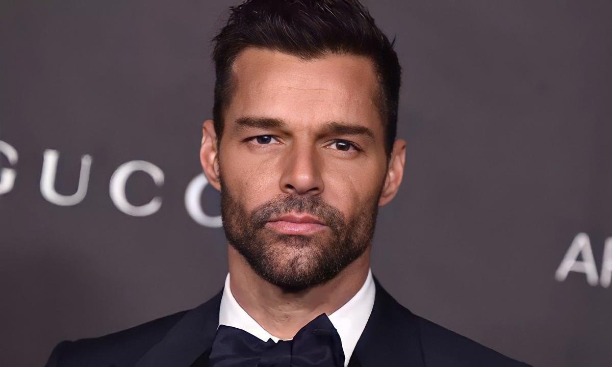 Ricky Martin accusato di violenza nei confronti del nipote 21enne rischia 50 anni di carcere, lui nega: “Accuse totalmente false”