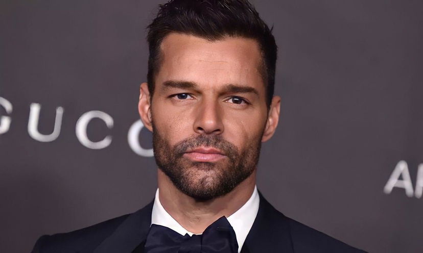 Ricky Martin accusato di violenza nei confronti del nipote 21enne rischia 50 anni di carcere, lui nega: “Accuse totalmente false” preview