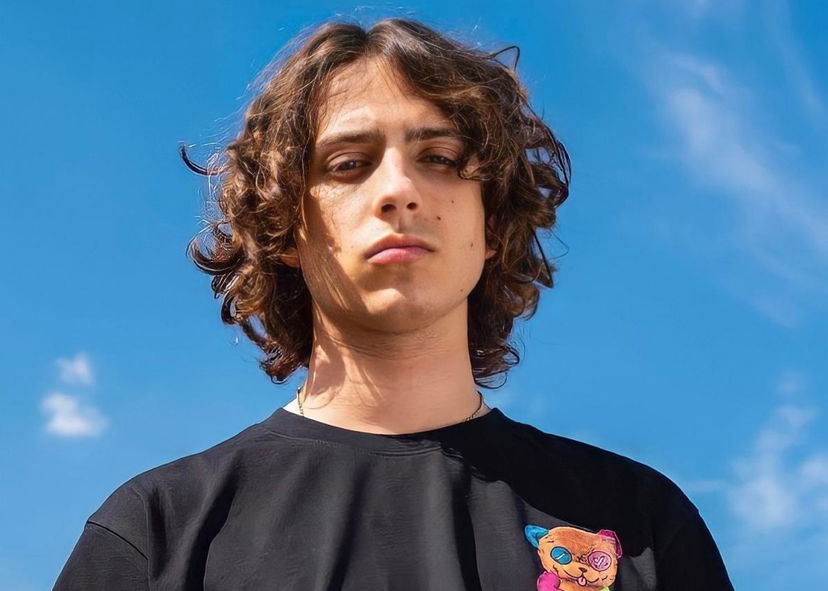 Sangiovanni criticato dopo il suo ultimo concerto si sfoga sui social: “Non dite che il mio live è stato una mer*a, non denigrate la mia arte!” preview