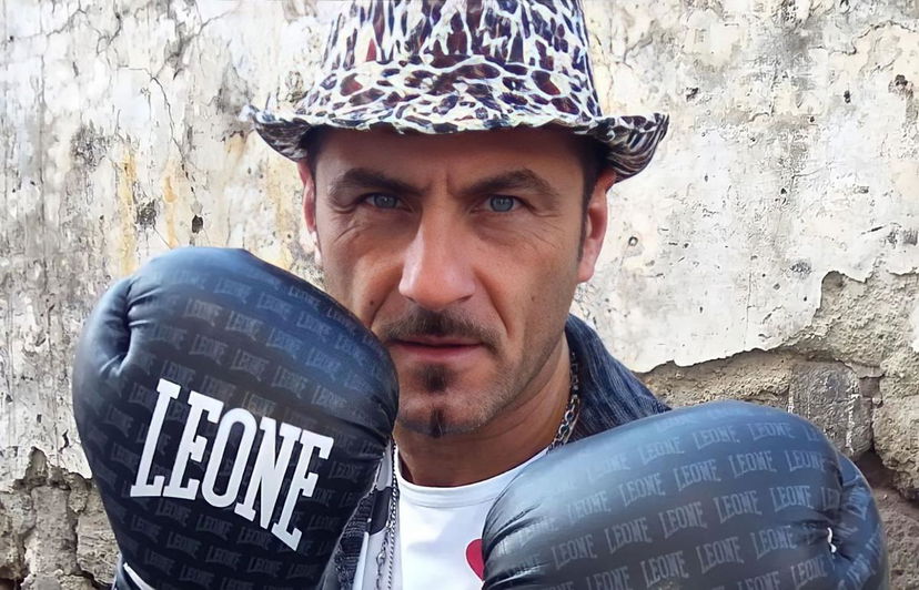 Uomini e Donne, Sossio Aruta sommerso dalle critiche si sfoga: “Sfig*ti, vorrei incontrarvi in un vicolo stretto e senza via d’uscita!” preview