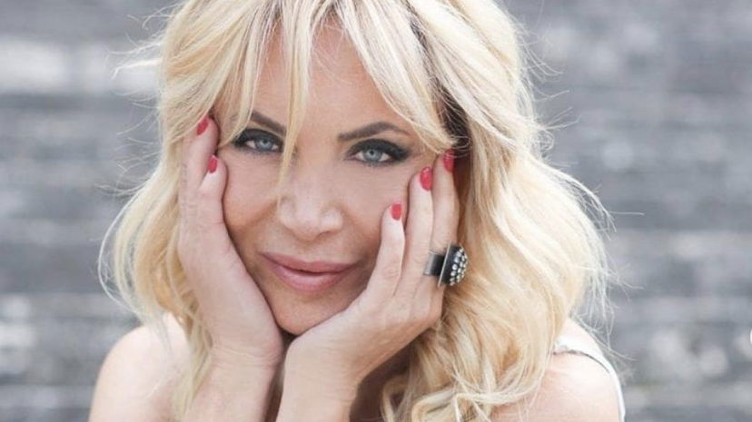 Uomini e Donne, l’ex dama Maria Tona lancia il suo primo singolo ‘Pezzi’ su botox e chirurgia (Video) preview