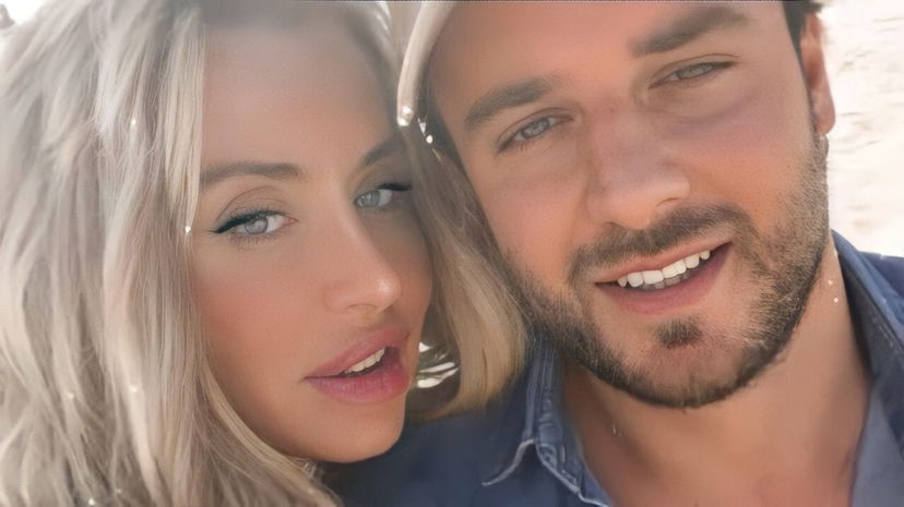 Gf Vip, Valeria Marini innamoratissima di Eddy Siniscalchi: “L’ho rincontrato sul ciglio della Chiesa, stavamo andando a messa e…” preview