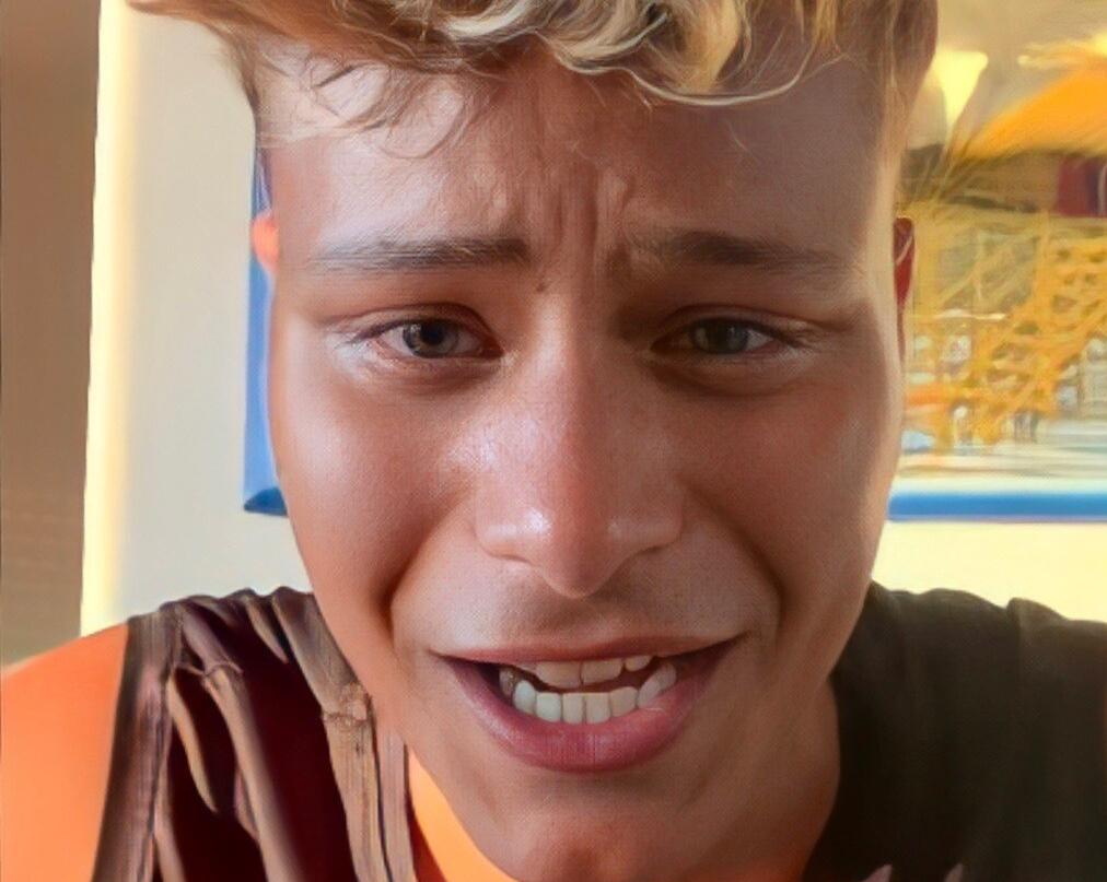 Gf Vip, Denis Dosio e lo sfogo super trash sui social: “Non voglio tornare a lavorare”. Poi però… article-post