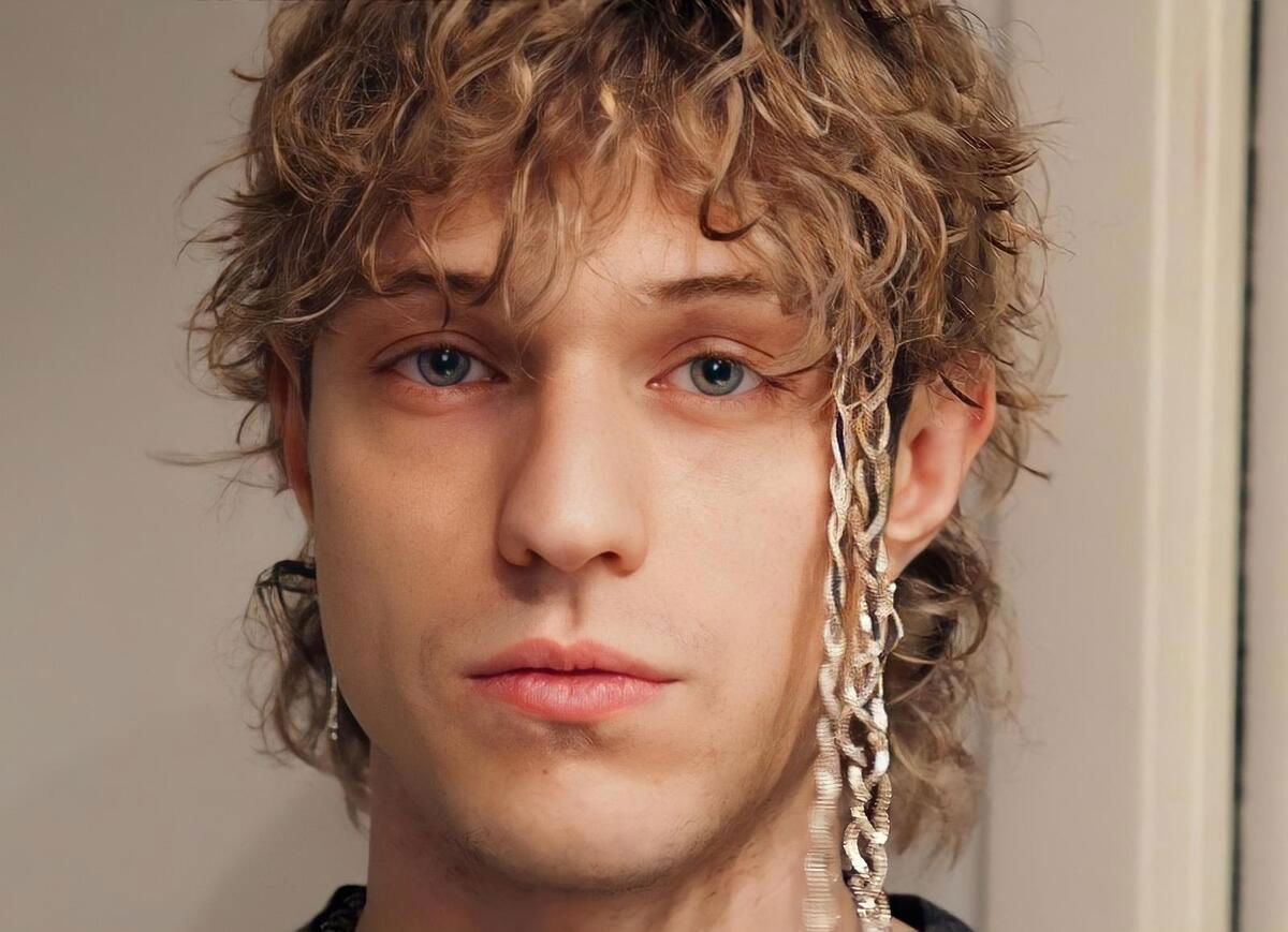 Amici, Irama pronto a lasciare l’Italia: ecco perché article-post