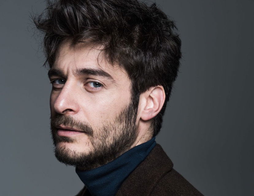 Lino Guanciale spiega perché la nuova fiction Sopravvissuti è speciale, poi svela in quale momento della sua vita si è sentito davvero fortunato preview