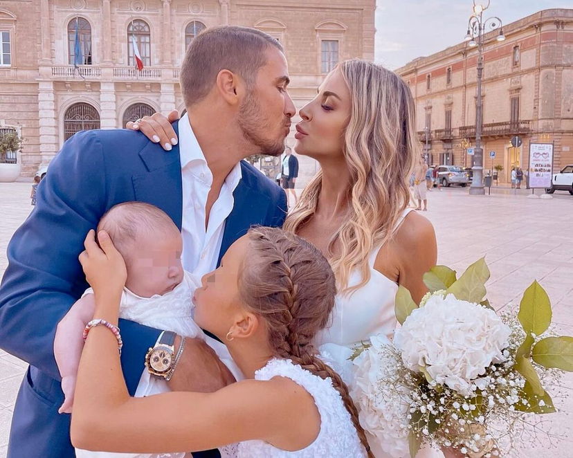 Sabrina Ghio e Carlo Negri sposi, l’ex tronista si commuove durante lo scambio delle promesse (Video) preview