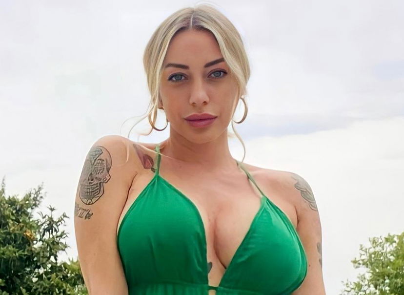 Karina Cascella riceve una specifica accusa e va su tutte le furie: “Finte moraliste e paladine del nulla!” preview