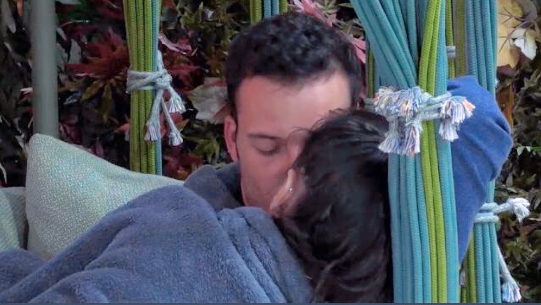 Gf Vip 7, faccia a faccia tra Edoardo Donnamaria e Antonella Fiordelisi che poi finiscono per baciarsi article-post