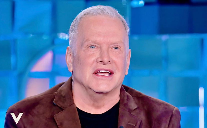 Verissimo, Garrison parla di quando si è innamorato per la prima volta di un uomo: “Il giorno dopo mi sono svegliato e…” preview