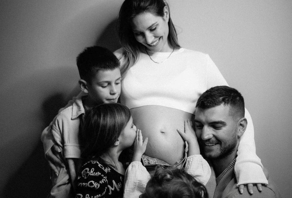 Uomini e Donne, Beatrice Valli ufficializza la gravidanza: “Presto saremo in sei!”