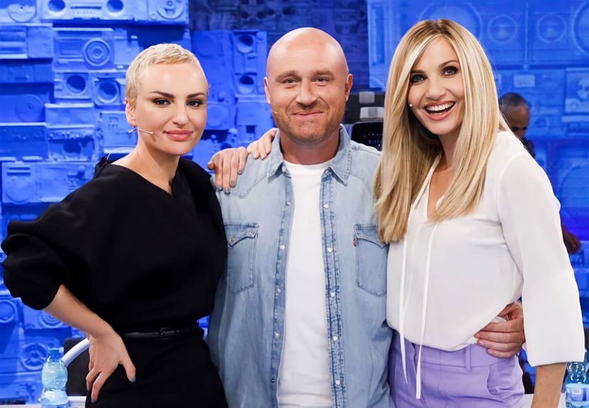 Amici 22, Lorella Cuccarini parla del rapporto con Rudy Zerbi e Arisa: “Nel programma c’è un po’ di pepe ma fuori…” preview