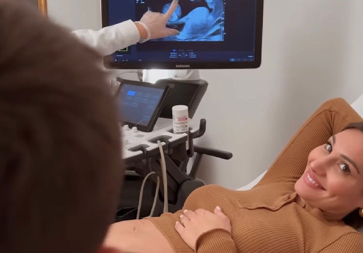 Uomini e Donne, Beatrice Valli e Marco Fantini scoprono il sesso del nuovo bebè in arrivo! (Video) preview