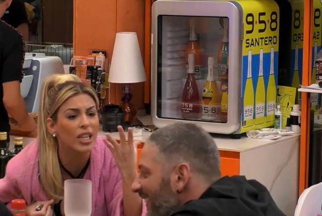 Gf Vip 7, lite tra Oriana Marzoli ed Edoardo Tavassi: “Per esporti devi fidanzarti con qualcuno qui dentro altrimenti chi ti cag*!” preview