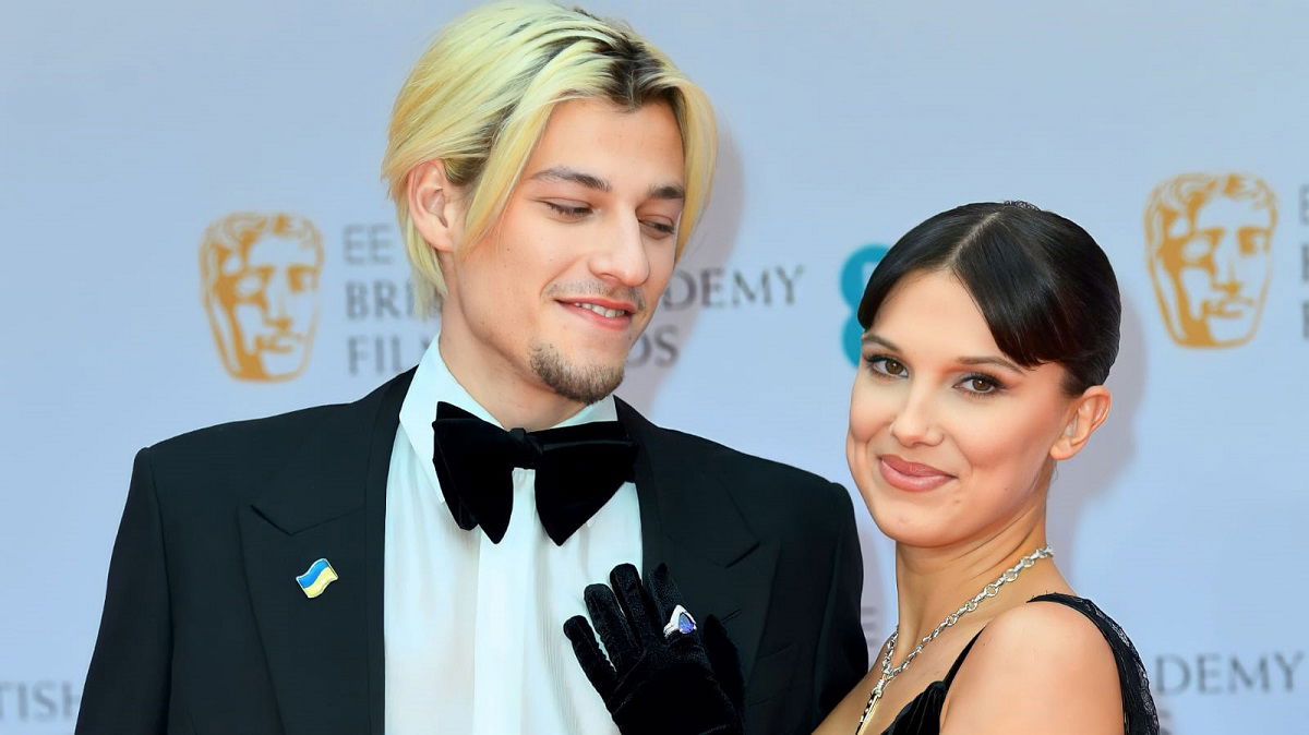 Stranger Things, il fidanzato di Milly Bobby Brown pensava che lei avesse una cotta per un attore della serie article-post