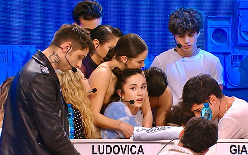 Amici 22, puntata del 11/12/22: niente più banco del pubblico, Emanuel Lo elimina Ludovica Grimaldi preview