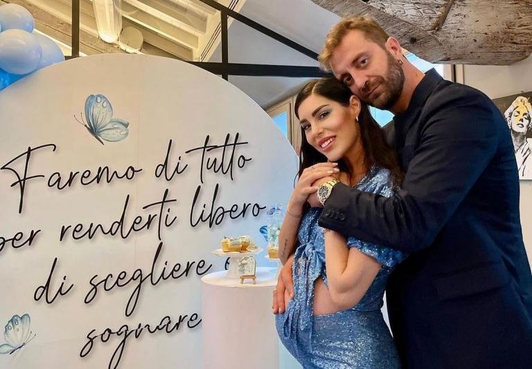 Bianca Atzei e  Stefano Corti svelano il nome scelto per il loro primo figlio!