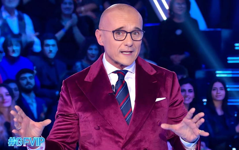 Gf Vip 7, Alfonso Signorini: “In arrivo parecchi nuovi Vipponi e sorprese inaspettate, una viene da oltreoceano!”. Ecco quando entreranno nella Casa preview