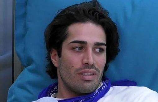 Gf Vip 7, Luciano Punzo confessa un bacio mai andato in onda e poi rivela di aver notato l’interesse di una Vippona nei suoi confronti preview