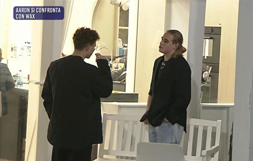 Amici 22, Aaron a muso duro contro Wax: “A me stai sul caz*o!” preview