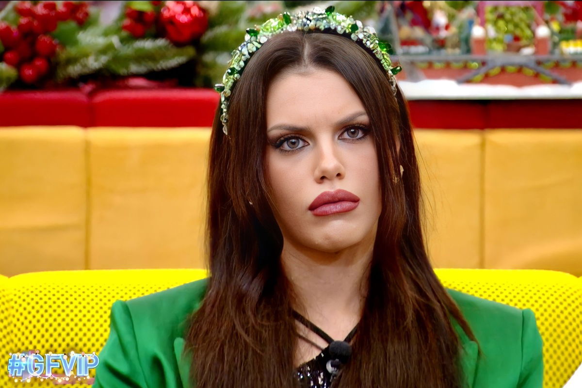 Gf Vip 7, Anna Pettinelli contro Antonella Fiordelisi: “Sono sempre dalla parte delle donne ma…” article-post