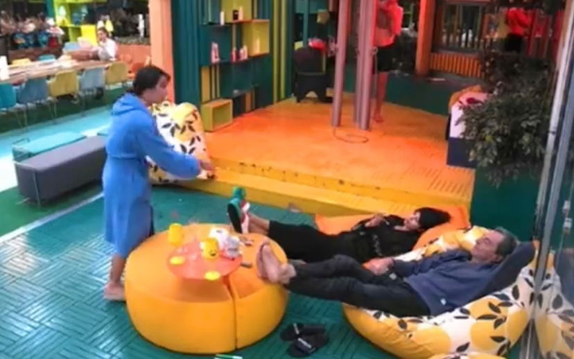 Gf Vip 7, volano stracci tra Nicole Murgia e Dana Saber: “Puliscimi le scarpe, schiava!” preview