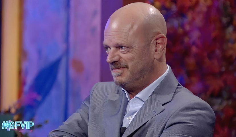 Gf Vip 7, il padre di Antonella Fiordelisi si scaglia contro la produzione del reality: “Per loro il bullismo…” preview