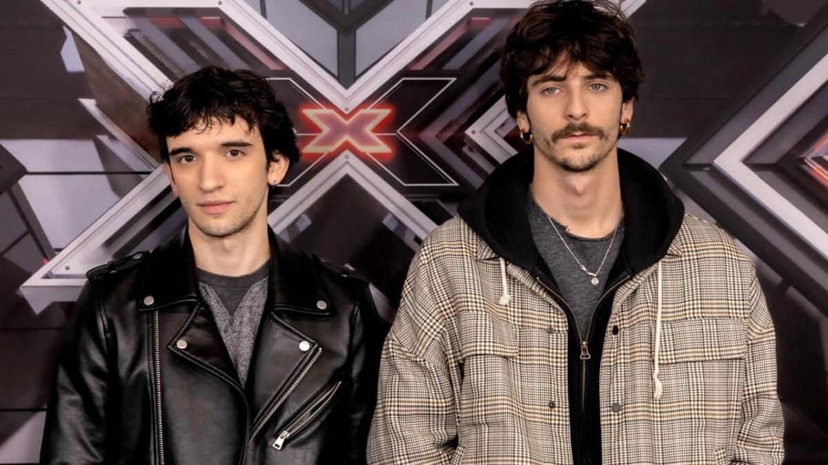 X Factor, Alessandro De Santis dei Santi Francesi pizzicato mentre bacia una famosa attrice article-post