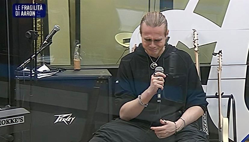 Amici 22, Aaron cede a un momento di sconforto: “Non mi sento voluto bene e penso sia più brutto che sentirmi solo” preview