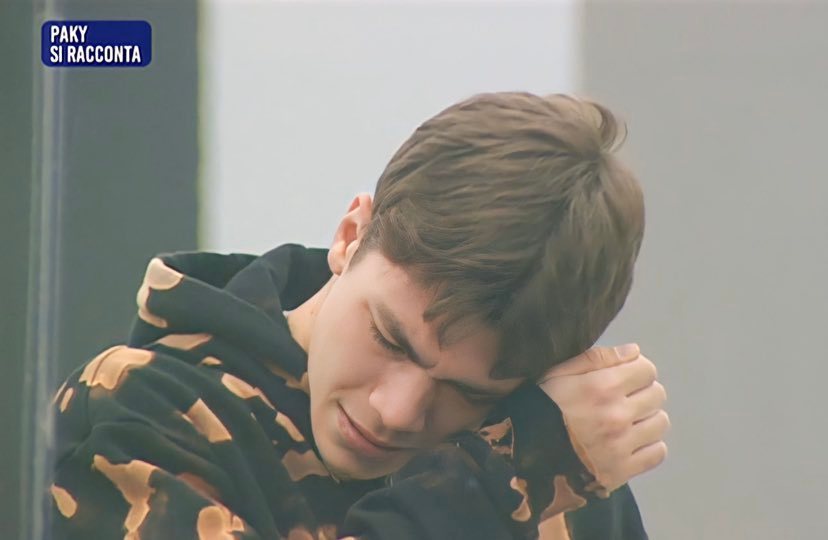 Amici 22, Paky in lacrime per l’ultimo posto nella classifica ballo racconta il suo passato ad Alessandra Celentano article-post