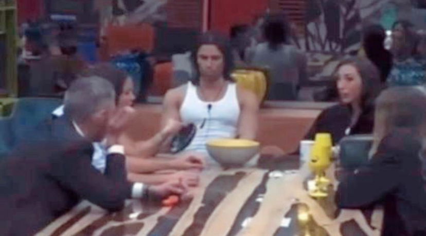 Gf Vip 7, la reazione degli Spartani dopo il provvedimento disciplinare di ieri sera: “Vogliono fare uscire uno di noi” preview