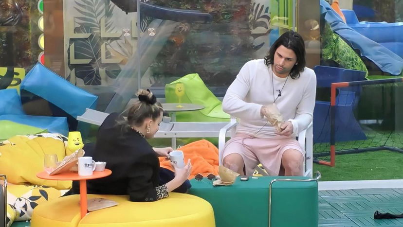 Gf Vip 7, Luca Onestini si confida con Ivana Mrazova: “Da quando ho letto la tua lettera…” preview