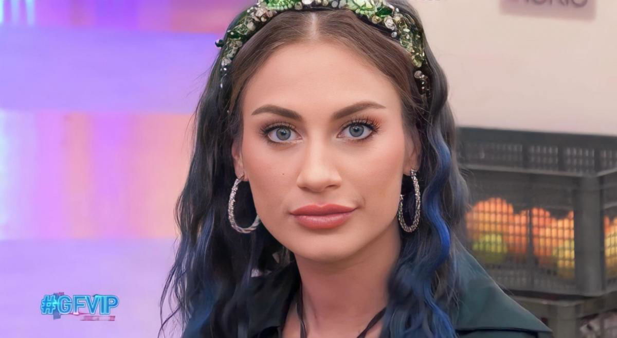Gf Vip 7, Wilma Goich contro Nikita Pelizon: “Costruita dalla punta dei capelli a quella dei piedi” article-post