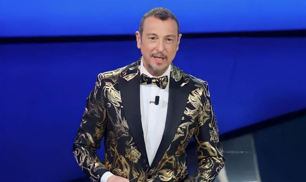 Sanremo 2024, Amadeus annuncia il super ospite della finale: Roberto Bolle