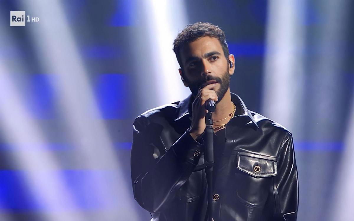 Sanremo 2023, Marco Mengoni confessa: “Volevo lasciare la musica, mi ha salvato la mia manager…” article-post
