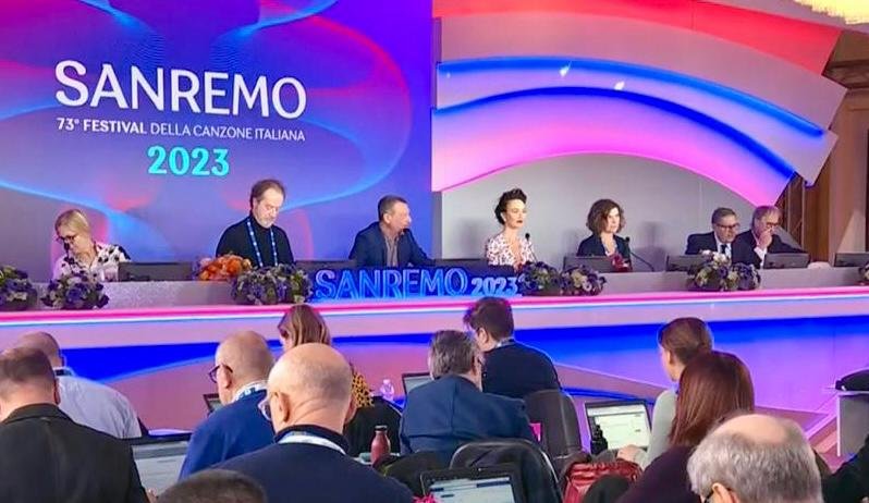 Sanremo 2023, la conferenza stampa della quarta serata: la scaletta e gli ospiti