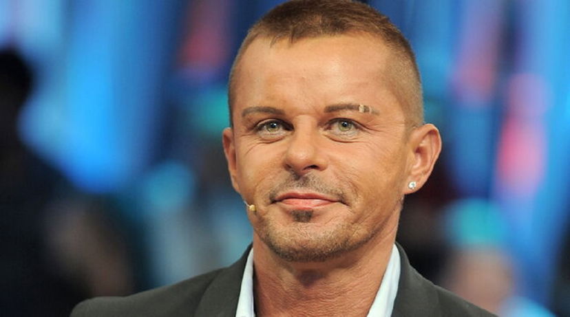 L’Isola dei Famosi, lo sfogo di Den Harrow: “Quel reality mi ha rovinato, mi prendono in giro ancora oggi!” preview