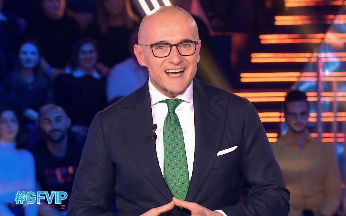 Gf Vip, ex opinionista del reality confessa: “Alfonso Signorini mi ha chiesto di tornare a ricoprire quel ruolo!” article-post
