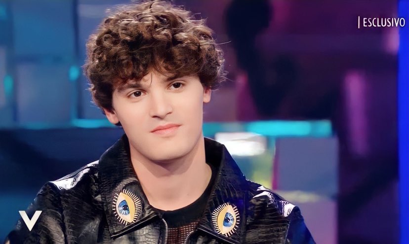 Amici 22, NDG si racconta a Verissimo: “Il successo a 17 anni mi ha portato solitudine e depressione” article-post