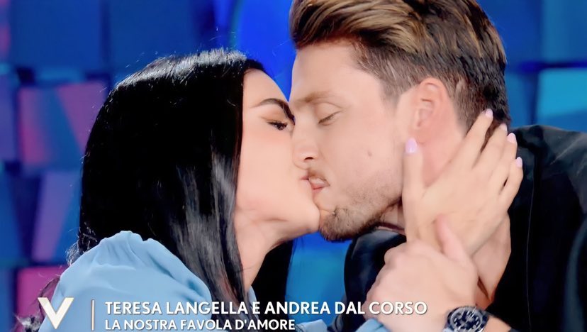 Uomini e Donne, Andrea Dal Corso sulla proposta di nozze a Teresa Langella: “Dovevo recuperare un ‘no’ nazionale, quindi mi sono impegnato e…” article-post