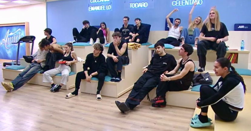 Amici 22, primo guanto di sfida del serale: ecco quale prof l’ha lanciato e chi sono gli allievi coinvolti preview