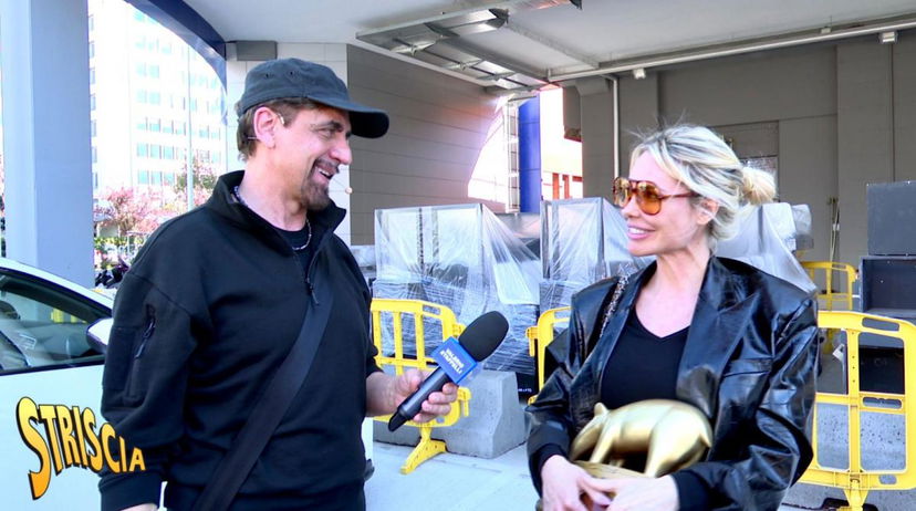 Striscia la Notizia, Tapiro d’oro a Ilary Blasi dopo la prima puntata dell’Isola 17: ecco perché preview