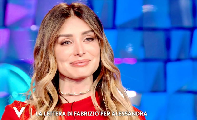 Verissimo, Alessandra Pierelli si commuove leggendo la lettera del marito, poi svela cosa le è rimasto dei tempi di Uomini e Donne preview