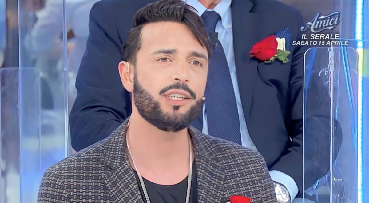 Armando Incarnato sotto accusa a Uomini e Donne, lui si difende: “Non consento a nessuno di…” article-post