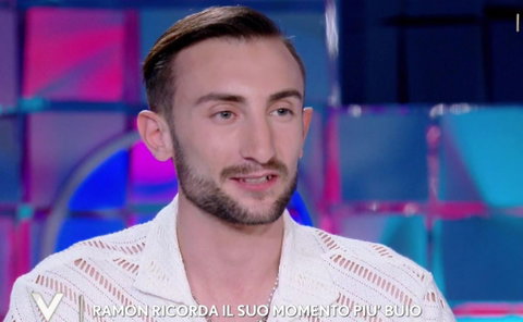 Amici 22, ecco come è cambiato Ramon Agnelli dopo essersi rifatto il naso: le foto del prima e del dopo preview