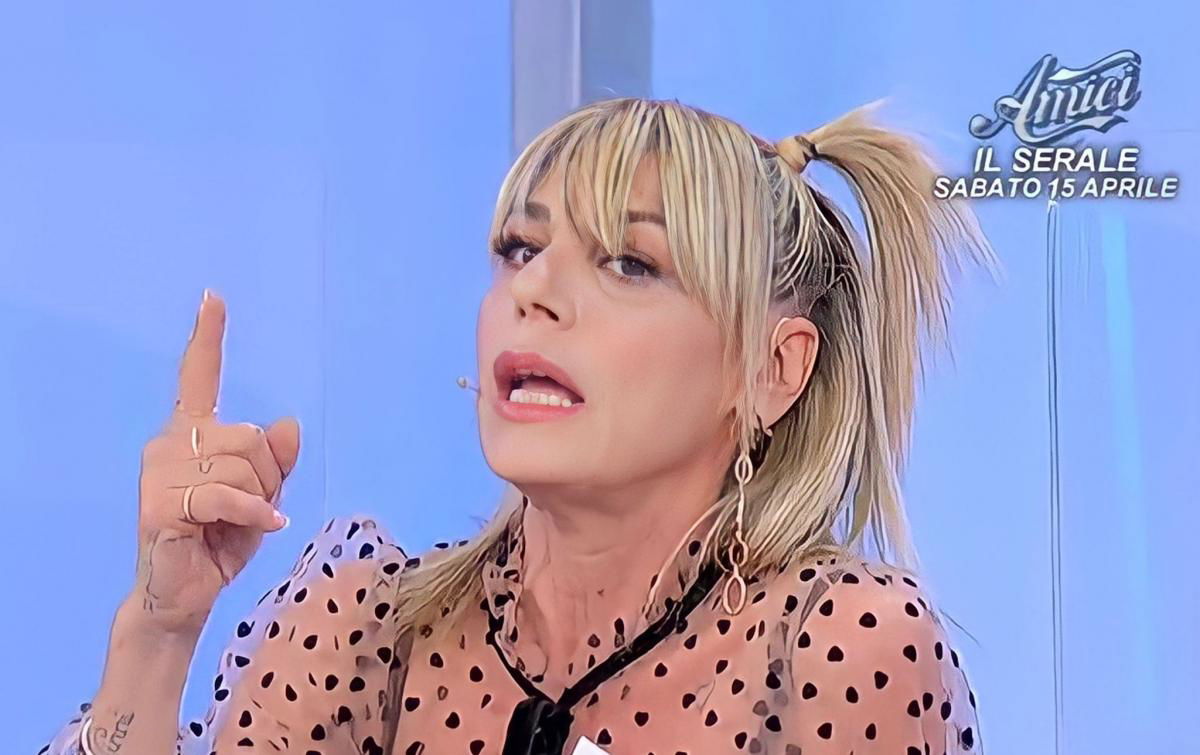 Uomini e Donne, famosa ex dama si scaglia contro Aurora Tropea: “Pessima, finta, tornata solo per spargere cattiverie” article-post