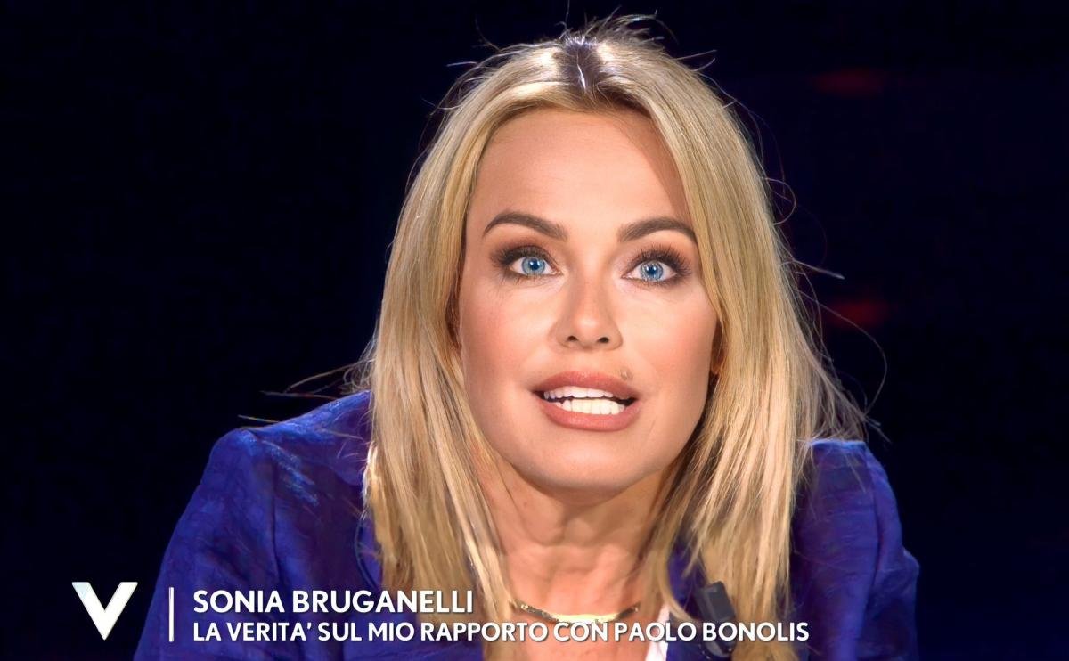 Verissimo, Sonia Bruganelli confessa qual è stata la prima reazione che hanno avuto lei e Paolo Bonolis dopo il gossip sulla loro presunta separazione