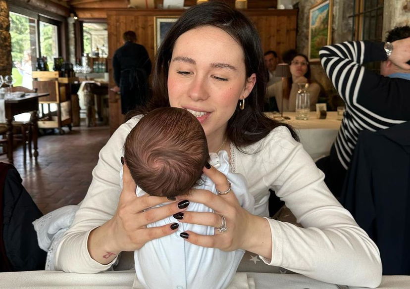 Aurora Ramazzotti pubblica un post e viene sommersa dalle critiche. Lei sbotta: “Sono partiti i soliti commenti inutili!” preview