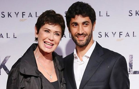 Gf Vip, Corinne Clery smaschera l’ex fidanzato: “Chiamava i paparazzi” preview